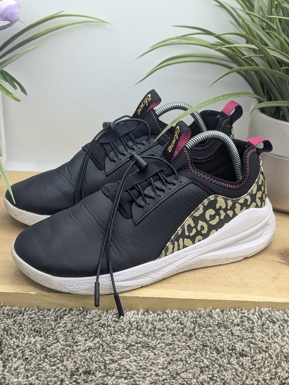 Clove Classic Women's Size 10 Work Jungle Print Nursing Comfort Shoes Walking